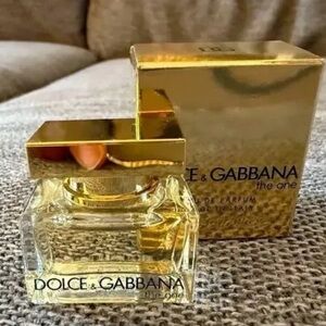 Dolce & Gabbana Women’s Perfume Bottle in Gold